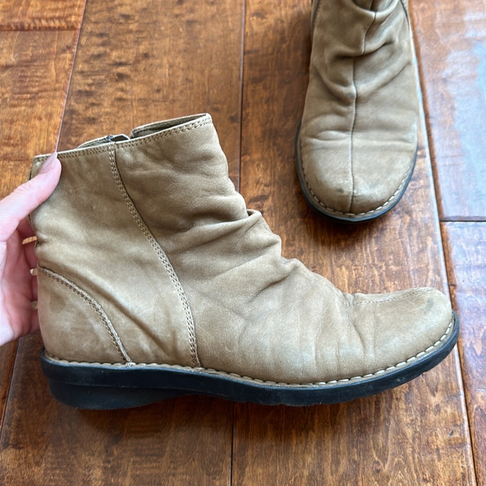 CLARK BOOTS